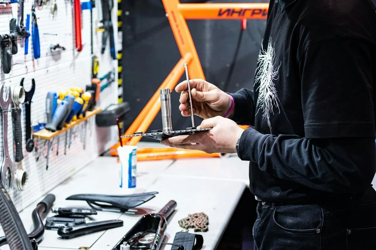 Auto mechanic using tablet with AI diagnostic tool